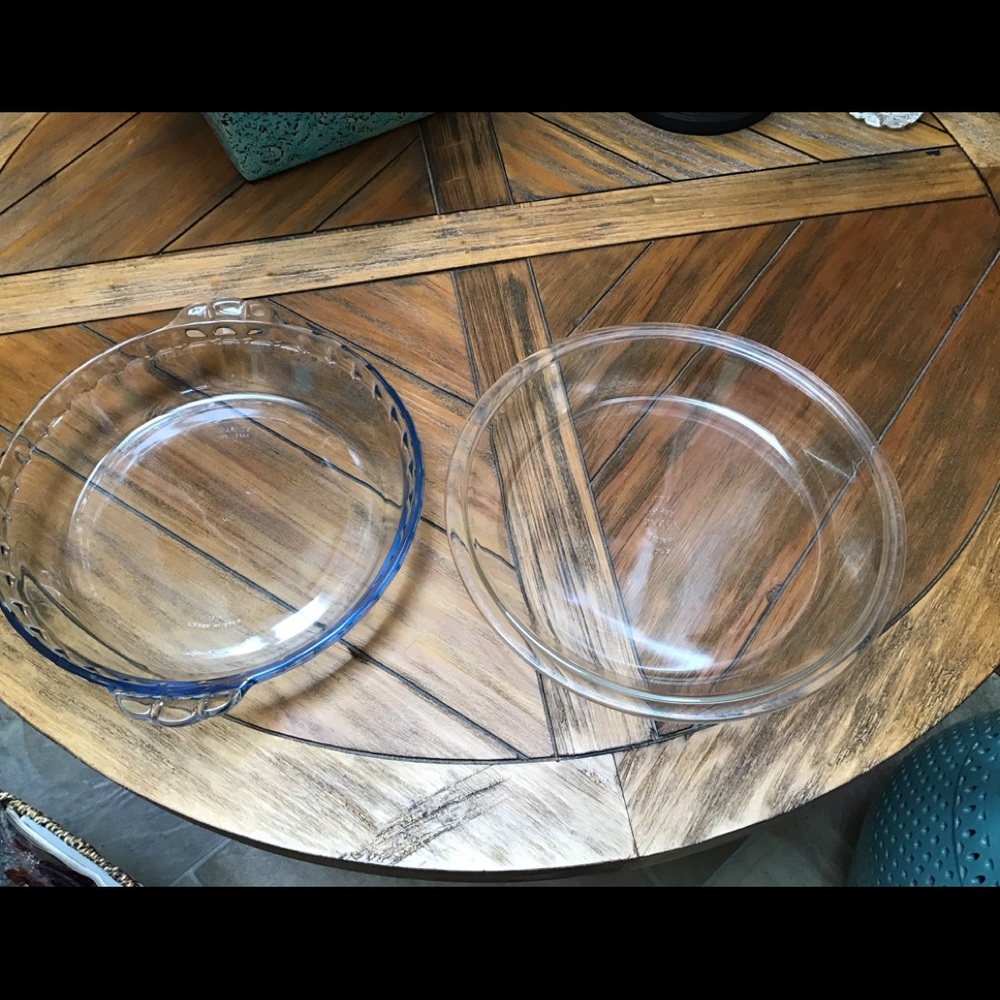 Vintage 2 glass pie dishes. 1 Pyrex and 1 Marinex